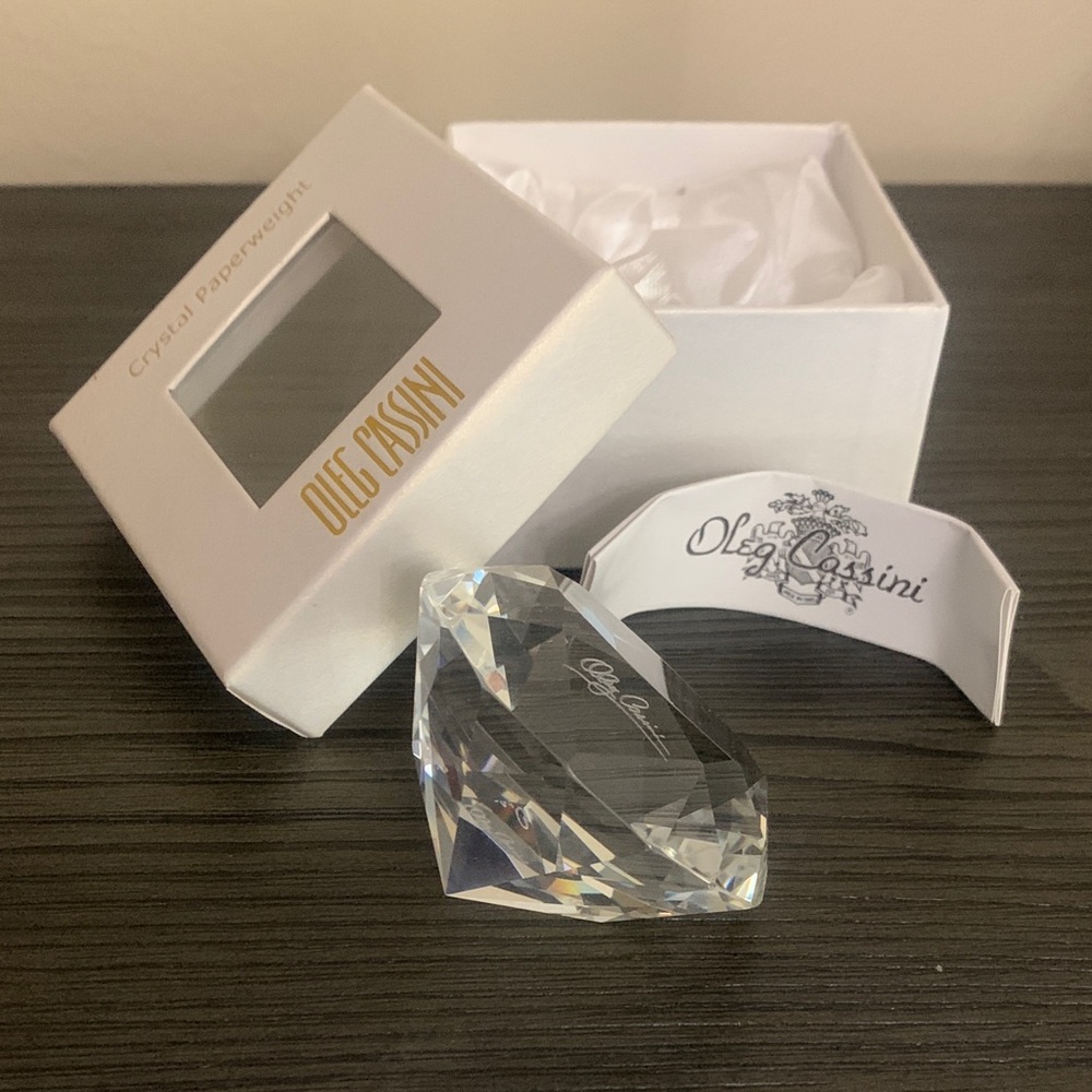 Oleg Cassini Faceted Crystal oval diamond shaped paperweight new 55